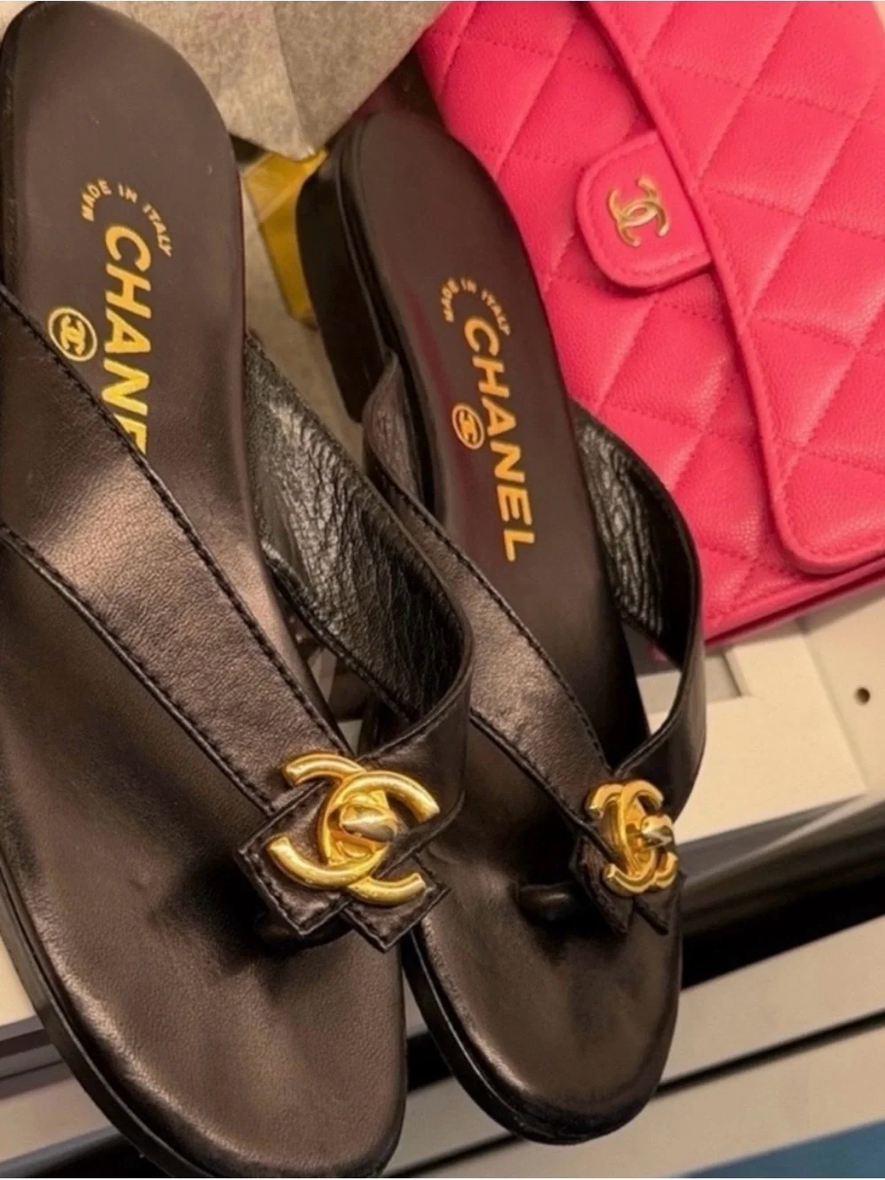 CHANEL Black Leather Gold CC Logo Thong Sandals
